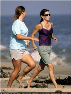 Courteney Cox feet photo thumbnail