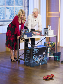 Holly Willoughby feet photo thumbnail