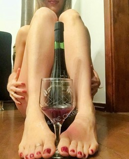 Alaine Crissiê feet photo thumbnail