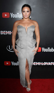 Demi Lovato feet photo thumbnail