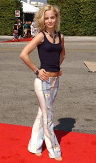 Mena Suvari feet photo thumbnail