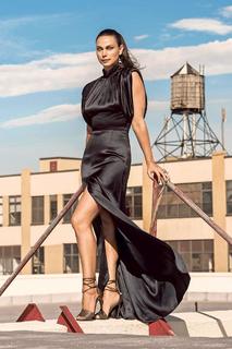 Morena Baccarin feet photo thumbnail