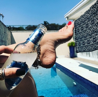 Karin Klemp feet photo thumbnail