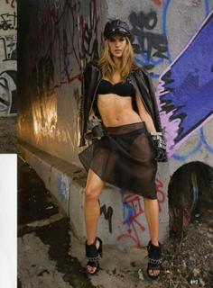 Alessandra Ambrosio feet photo thumbnail