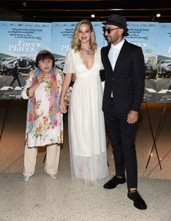 Jennifer Lawrence feet photo thumbnail