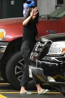 Courteney Cox feet photo thumbnail