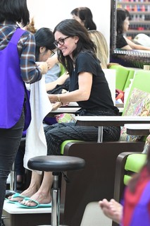 Courteney Cox feet photo thumbnail