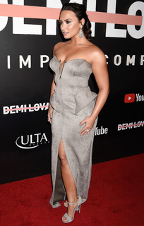 Demi Lovato feet photo thumbnail