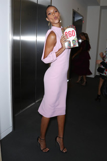 Lais Ribeiro feet photo thumbnail