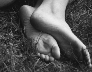 Drew Barrymore feet photo thumbnail