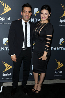Maite Perroni feet photo thumbnail