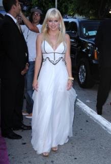 Anna Faris feet photo thumbnail