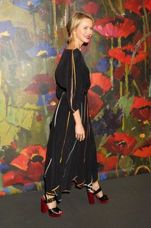 Naomi Watts feet photo thumbnail