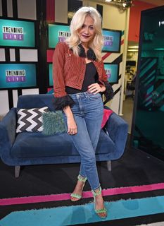 Pixie Lott feet photo thumbnail