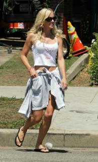 Anna Faris feet photo thumbnail