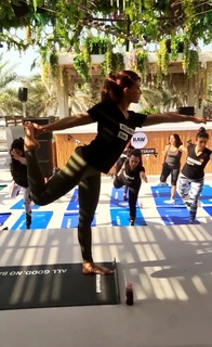 Jacqueline Fernandez feet photo thumbnail