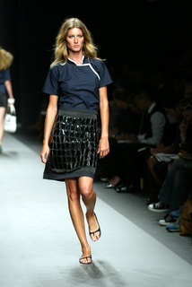 Gisele Bündchen feet photo thumbnail