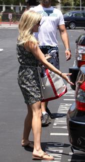 Reese Witherspoon feet photo thumbnail