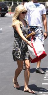 Reese Witherspoon feet photo thumbnail