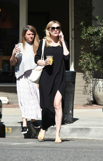 Kirsten Dunst feet photo thumbnail