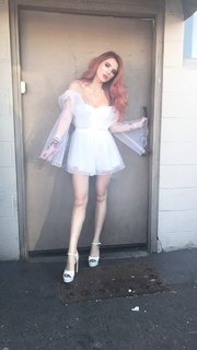 Bella Thorne feet photo thumbnail