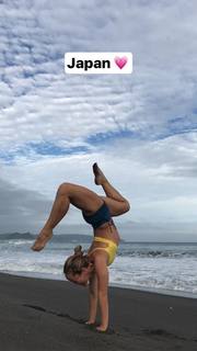 Kino MacGregor feet photo thumbnail