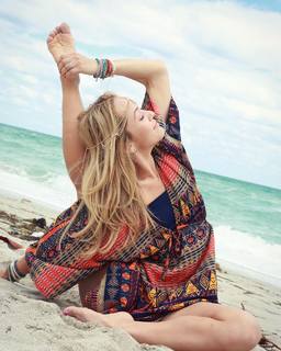 Kino MacGregor feet photo thumbnail