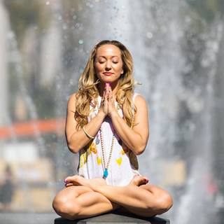 Kino MacGregor feet photo thumbnail