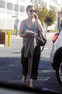 Rachel Bilson feet photo thumbnail