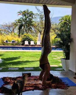Isis Valverde feet photo thumbnail