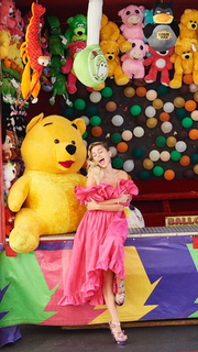 Miley Cyrus feet photo thumbnail