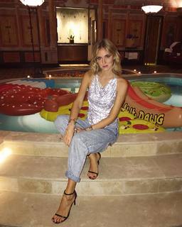 Chiara Ferragni feet photo thumbnail