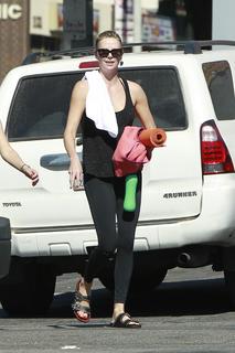 Charlize Theron feet photo thumbnail