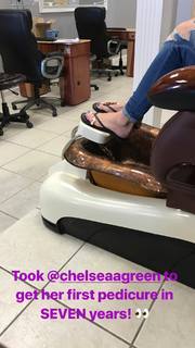 Chelsea Green feet photo thumbnail