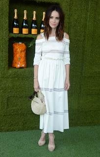 Abigail Spencer feet photo thumbnail