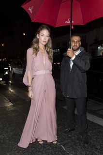 Martha Hunt feet photo thumbnail