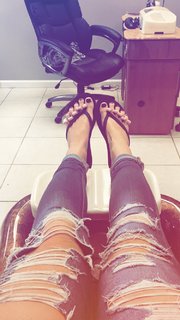 Chelsea Green feet photo thumbnail