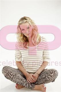 Denise Van Outen feet photo thumbnail