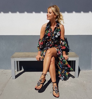 Cristina Ferreira feet photo thumbnail