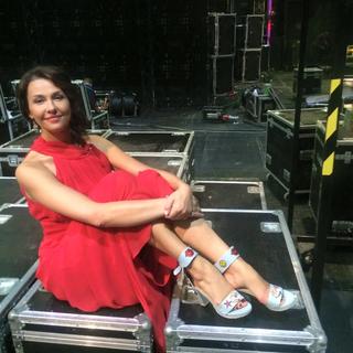 Anna Popek feet photo thumbnail
