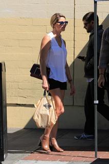 Ashley Greene feet photo thumbnail