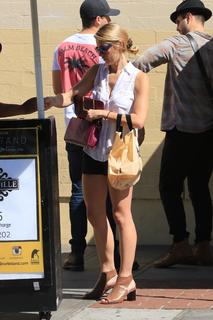 Ashley Greene feet photo thumbnail