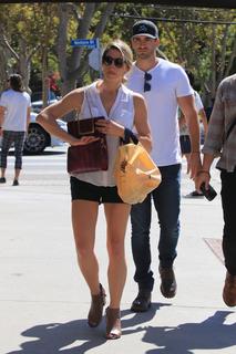 Ashley Greene feet photo thumbnail