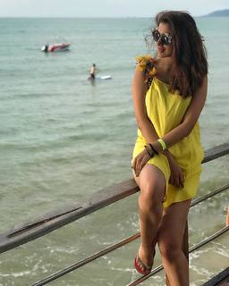 Raai Laxmi feet photo thumbnail