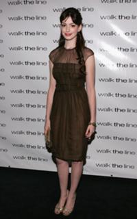 Anne Hathaway feet photo thumbnail