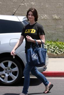 Ashley Greene feet photo thumbnail