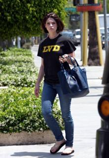 Ashley Greene feet photo thumbnail