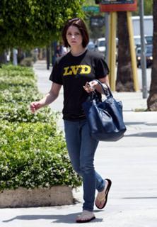 Ashley Greene feet photo thumbnail