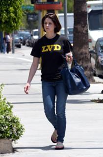 Ashley Greene feet photo thumbnail