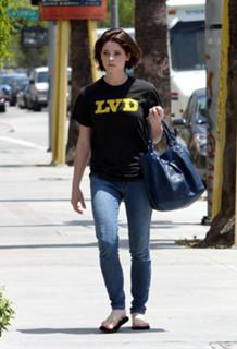 Ashley Greene feet photo thumbnail